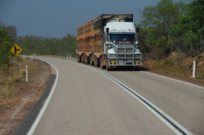 Australia12-024_tifj.jpg - Roadtrains sind bis 53 Meter lang