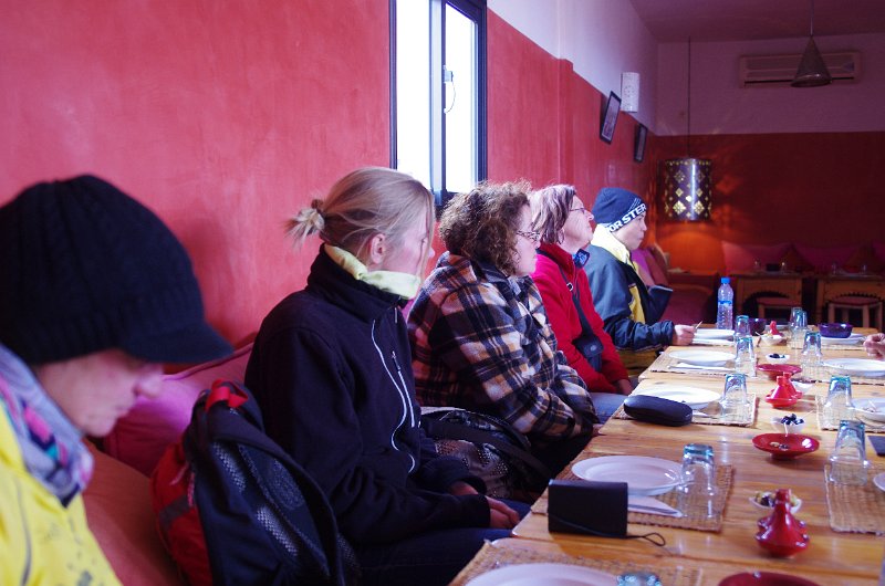 Mar-sel_093.JPG - Wir sind in Marokko und es ist kalt - keine Heizung im Restaurant