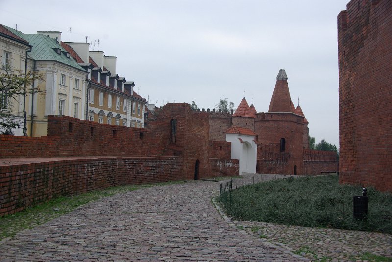 Polen_10-667.JPG - Mauer des Warschauer Schlosses